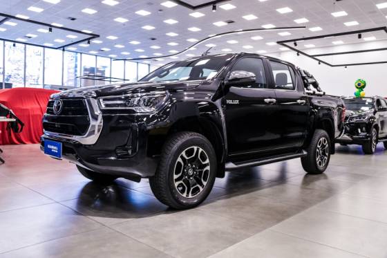 TOYOTA HILUX 2.8 D-4D TURBO DIESEL CD SRX 4X4 AUTOMÁTICO